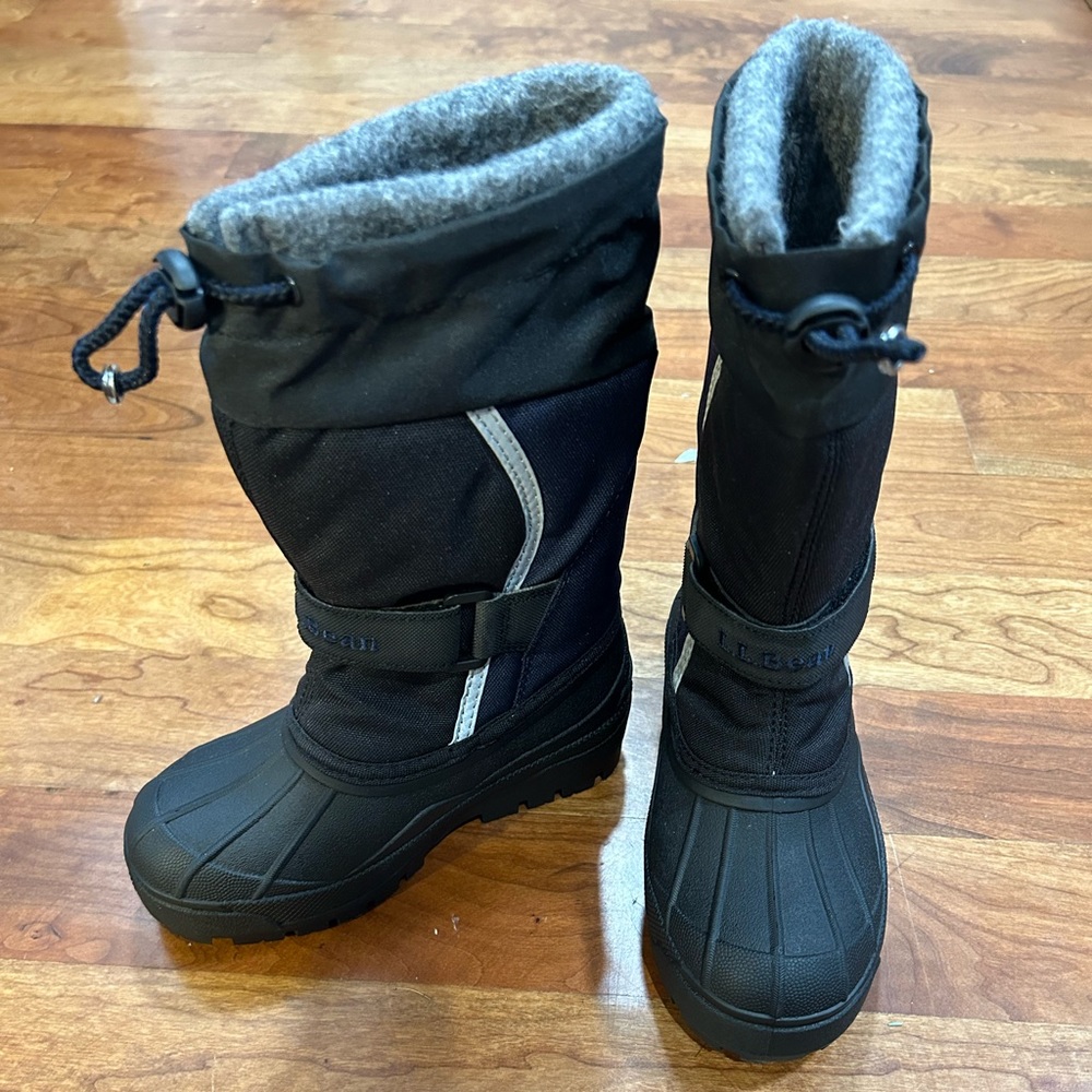 Brand new Kids LL Bean Northwoods boots size 12 blue and black